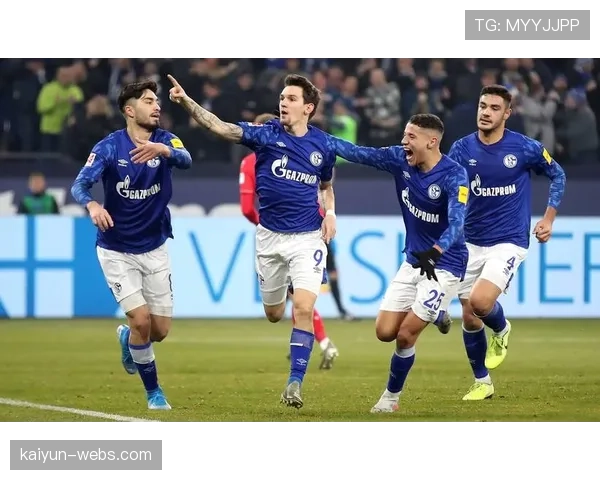 科隆vs达姆施塔特,两队赛前合练均重点加练定位球防守 科隆vs达姆施塔特,两队赛前合练均重点加练定位球防守